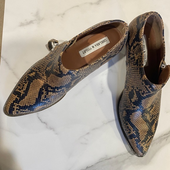 Chelsea & Violet Animal Print Ankle Boot - NWT - Picture 2 of 7